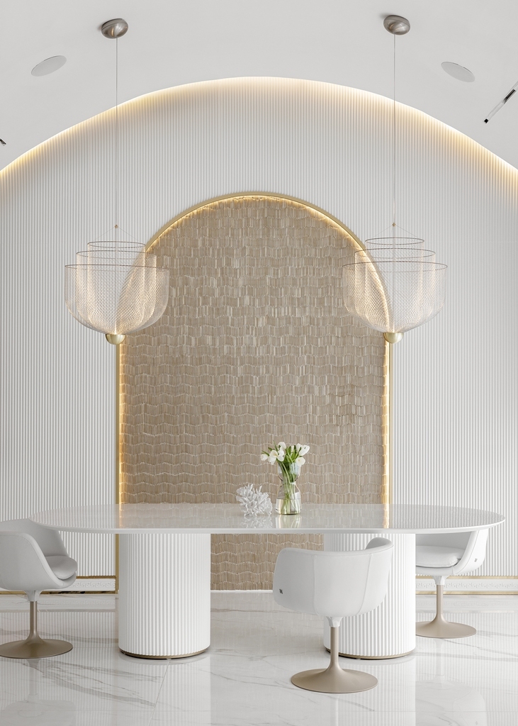 שולחן אוכל COSMO